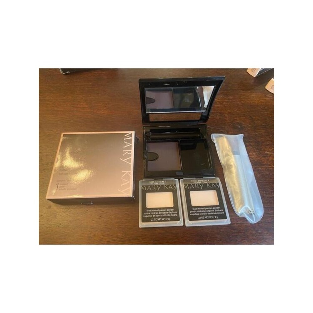 Mary Kay Sheer Mineral Pressed Powder Ivory 1 Ivory 2 Compact and Brush Set